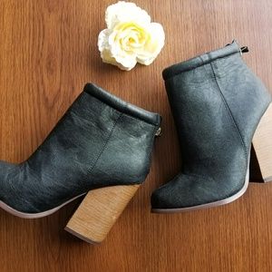 Torrid Ankle Bootie w/heel sz 8w
